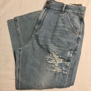 NEW 🌸 American Eagle High Waisted Mom Jeans